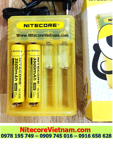 Nitecore Q4 (Bộ sạc 04 Khe Sạc kèm sẳn 02 pin SẠC 18650 NITECORE NL1835HP 3500mAh lithium 3.7v) chính hãng